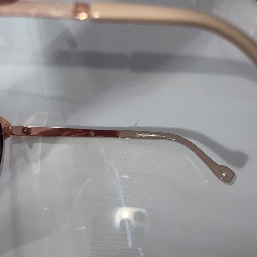 Glasses - Picture 4 of 4